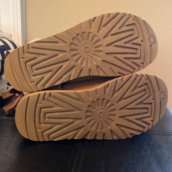 Ugg Women's Bailey Bow II - size 8 - Picture 3 of 9